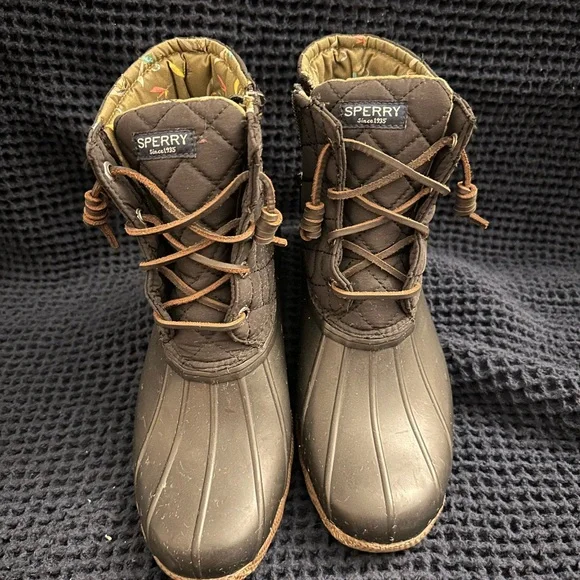 Women sperry boots. Great for cold weather water resistant. Great conditions. - Picture 4 of 4